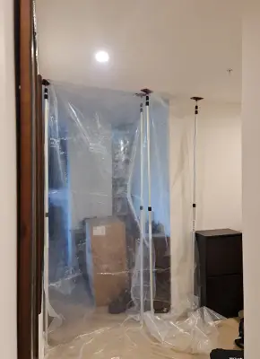 Containment setup for dry fog disinfection in a closed room